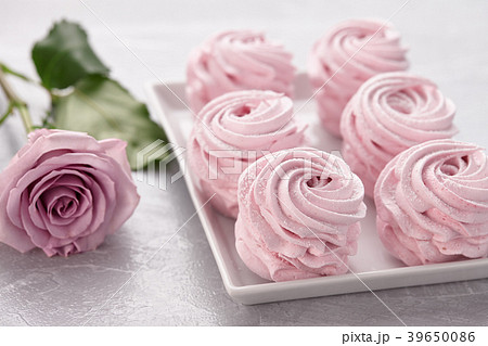 Pink homemade zephyr or marshmallow in plate 39650086