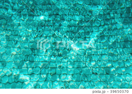 Turquoise swimming pool water background. Copyの写真素材 [39650370] - PIXTA