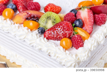 Fruit cream cake with strawberries on a birthday Fruit cream cake with strawberries on a birthday 39650998