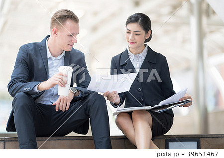 Businessman outdoor Discussing With Partner. 39651467