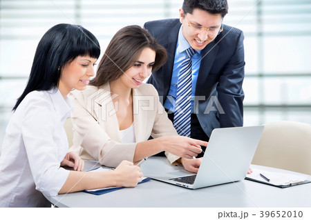 Business team working 39652010
