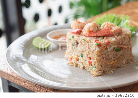 Fried rice with shrimp. Fried rice with shrimp. 39652310