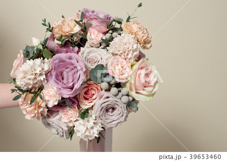 close-up bouquet of flowers 39653460