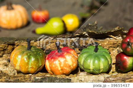 Decoration - pumpkins apples on old wood (2) Decoration - pumpkins apples on old wood (2) 39655437