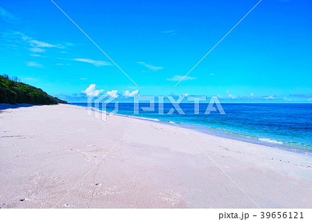 真夏の宮古島。来間島の長間浜 真夏の宮古島。来間島の長間浜 39656121