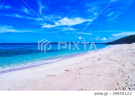 真夏の宮古島。来間島の長間浜 39656122