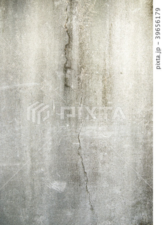 テクスチャー ひび割れ コンクリート 壁 吹き付け まだら 模様 白 灰色 シミ ヒビ クラックの写真素材