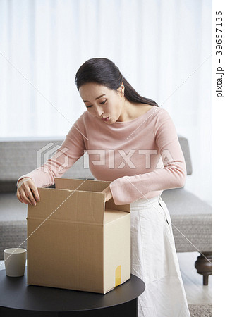 ボックス 女性 女 39657136