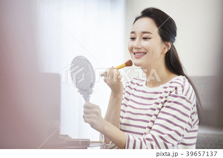 ブラシ 手鏡 女性 39657137