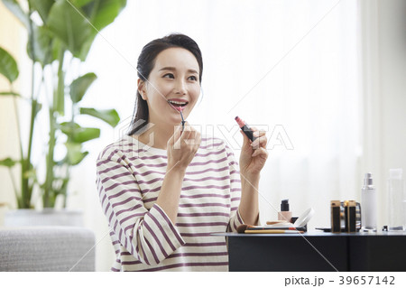 口紅 リップ 女性 39657142