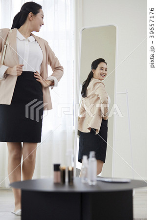鏡 女性 女 39657176
