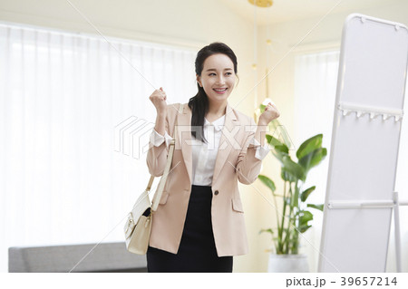 鏡 女性 女 39657214
