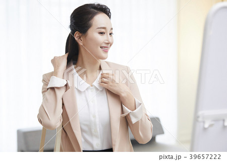 鏡 女性 女 39657222