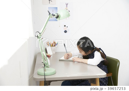 勉強 少女 子供 39657253
