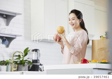 フルーツ 果物 女性 39657461