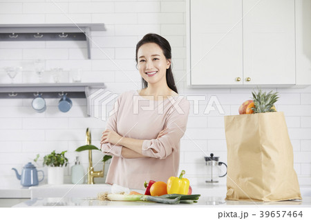 フルーツ 果物 女性 39657464