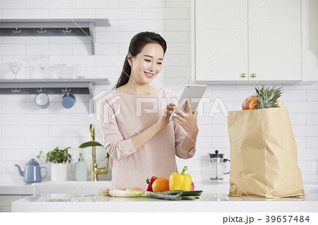 フルーツ 果物 女性 39657484