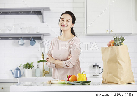 フルーツ 果物 女性 39657488