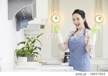 笑顔 微笑 微笑み 39657603