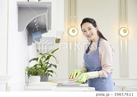 笑顔 微笑 微笑み 39657611