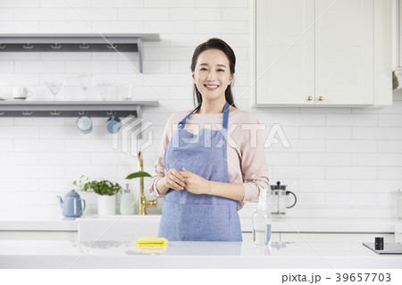 笑顔 微笑 微笑み 39657703