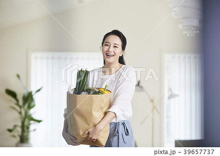 笑顔 微笑 微笑み 39657737