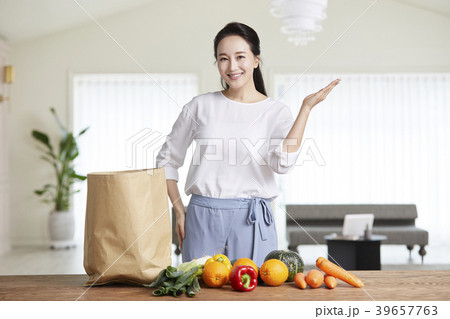 笑顔 微笑 微笑み 39657763