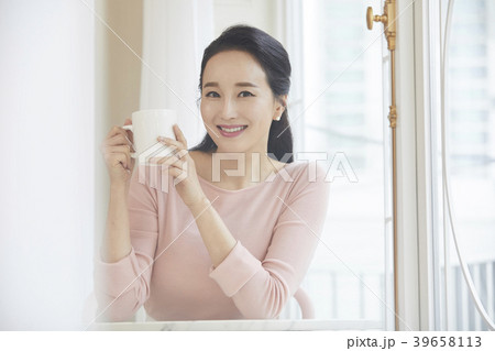 マグカップ 笑顔 微笑 39658113