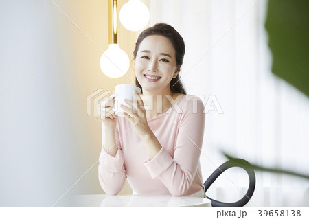 マグカップ 女性 女 39658138