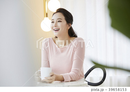 マグカップ 笑顔 微笑 39658153