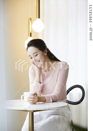 マグカップ 笑顔 微笑 39658155