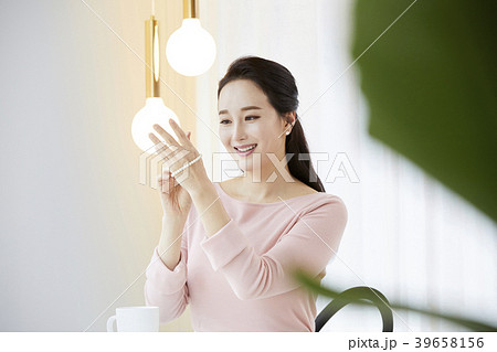 笑顔 微笑 微笑み 39658156