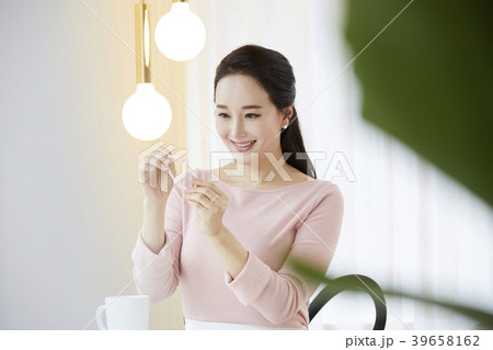 笑顔 微笑 微笑み 39658162