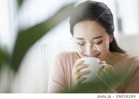 マグカップ 笑顔 微笑 39658269