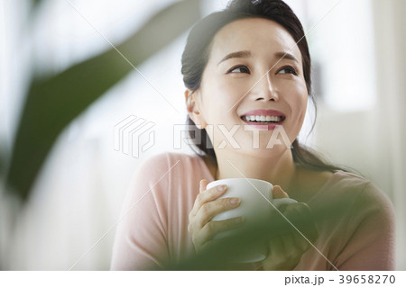 マグカップ 笑顔 微笑 39658270
