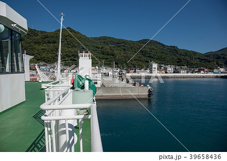 愛媛　国道九四フェリーから見た三崎港 39658436