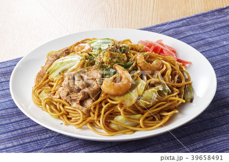 やきそば Yakisoba (stir-fried soba noodles) やきそば Yakisoba (stir-fried soba noodles) 39658491