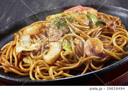 やきそば Yakisoba (stir-fried soba noodles) やきそば Yakisoba (stir-fried soba noodles) 39658494