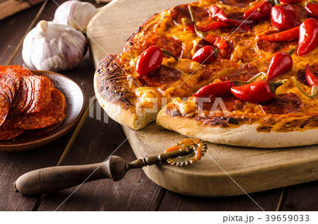 Pizza salami pepper 39659033