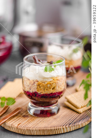 Cheesecake in glass 39659122