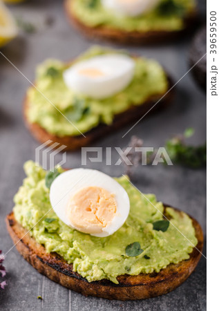 Bio avocado on bread with boiled egg Bio avocado on bread with boiled egg 39659500