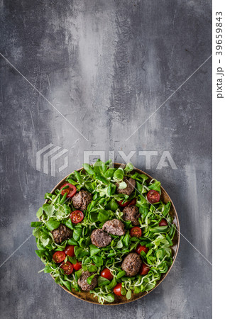 Meatballs beef with fresh salad Meatballs beef with fresh salad 39659843