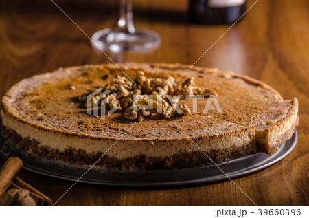 Walnut cheesecake with cinnamon Walnut cheesecake with cinnamon 39660396