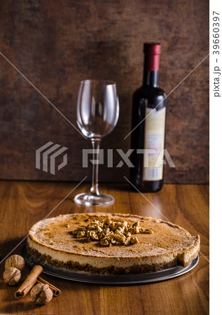 Walnut cheesecake with cinnamon Walnut cheesecake with cinnamon 39660397