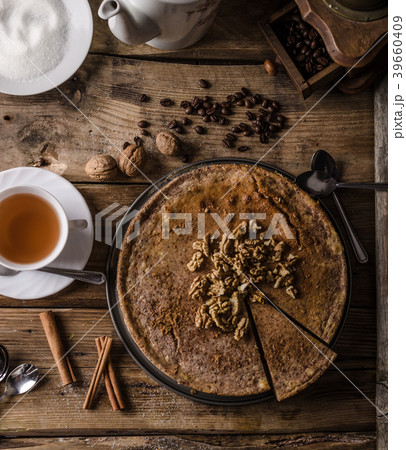 Walnut cheesecake with cinnamon 39660409