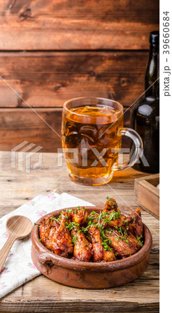 Grilled chicken wings with beer 39660684