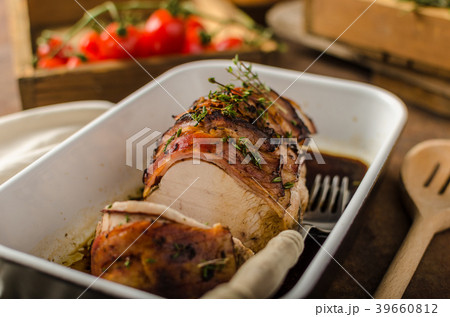 Roast turkey with herbs and bacon Roast turkey with herbs and bacon 39660812