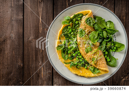 Egg omelette with herbs Egg omelette with herbs 39660874