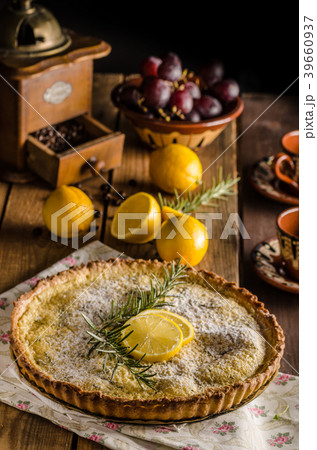 Lemon cake with rosemary 39660937