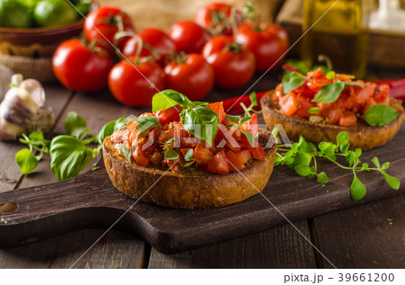 Italian bruschetta with roasted tomatoes and garlic 39661200